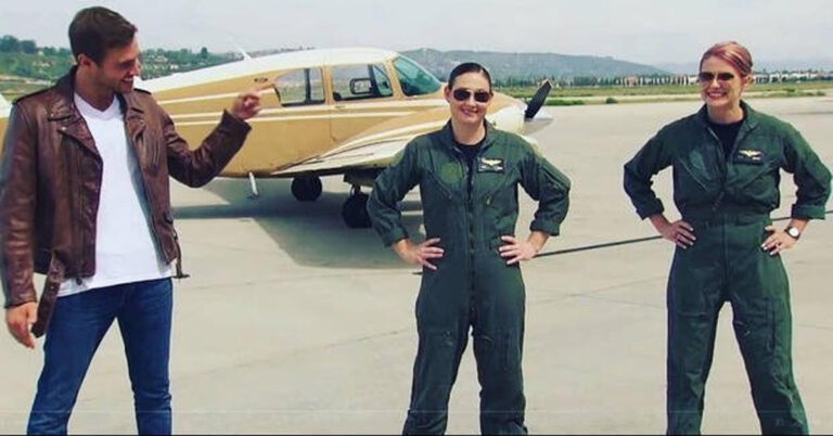Peter Weber poses with Marine Corps pilots Katie Higgins Cook and Alisa Johnson on the set of "The Bachelor." (ABC)
